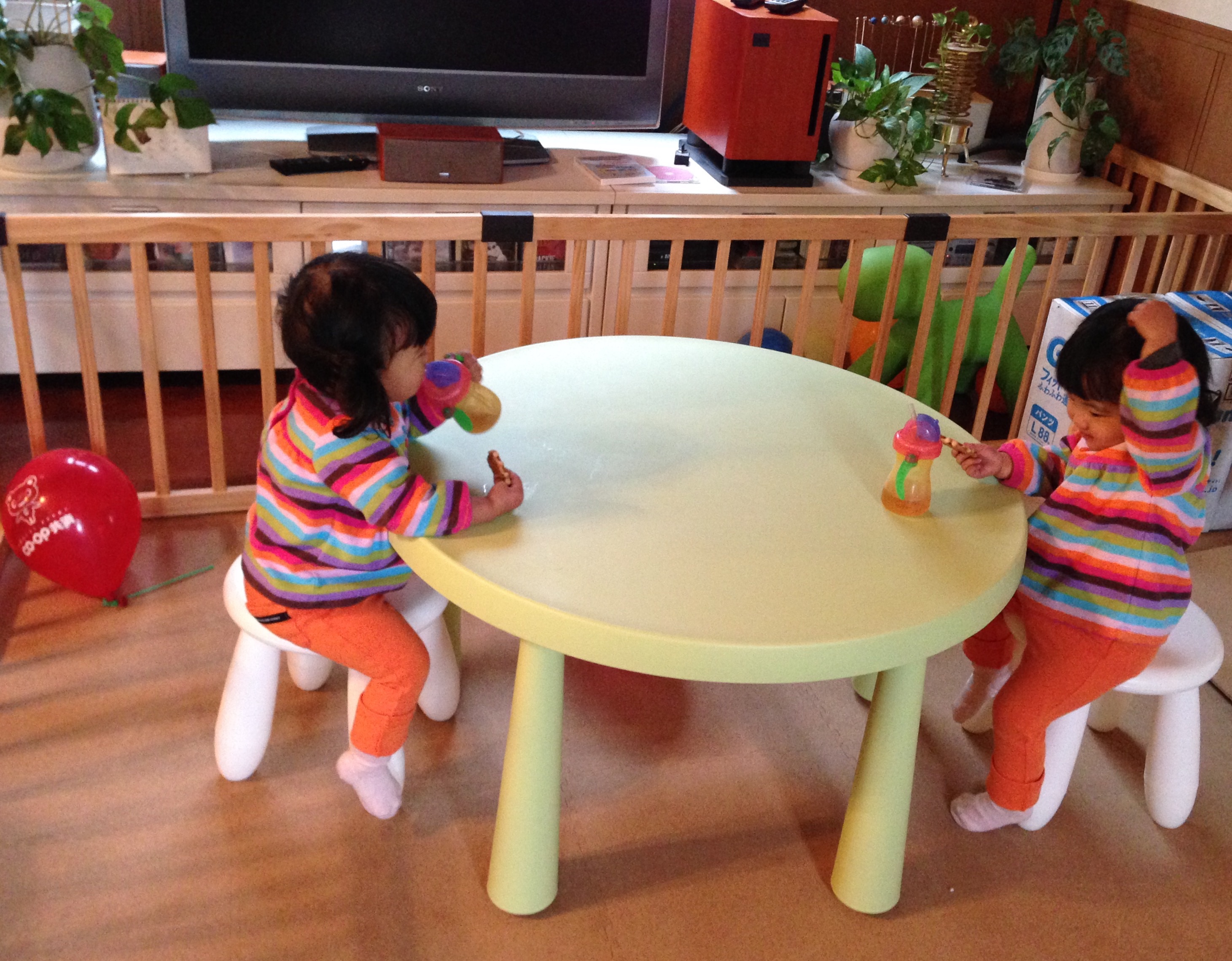 INUS blogイケアで買った子供用テーブル