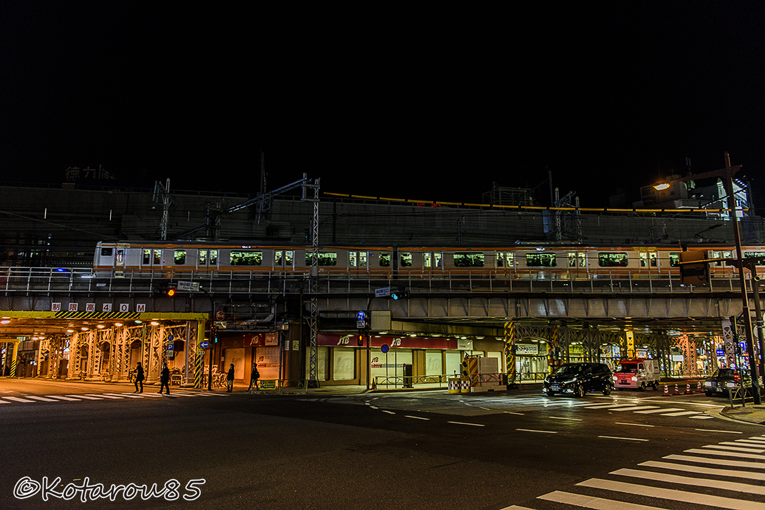 神田駅から電車が出る 20150217