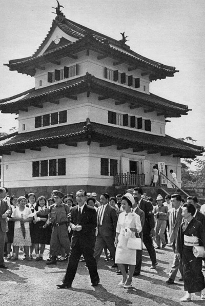 1964 8 郷里の青森　菩提寺訪問　弘前城