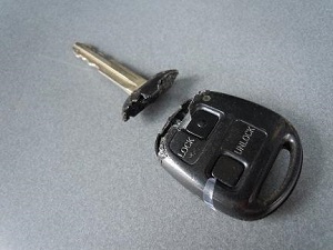 トヨタ　エスティマの鍵修理画像